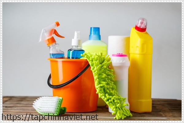 tẩy trắng ron gạch bằng chất tẩy rửa