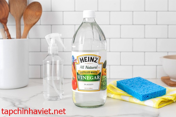 Khử m&ugrave;i h&ocirc;i bằng giấm