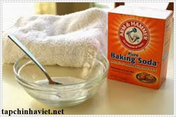Tẩy bồn nước nhựa tốt nhất bằng baking soda
