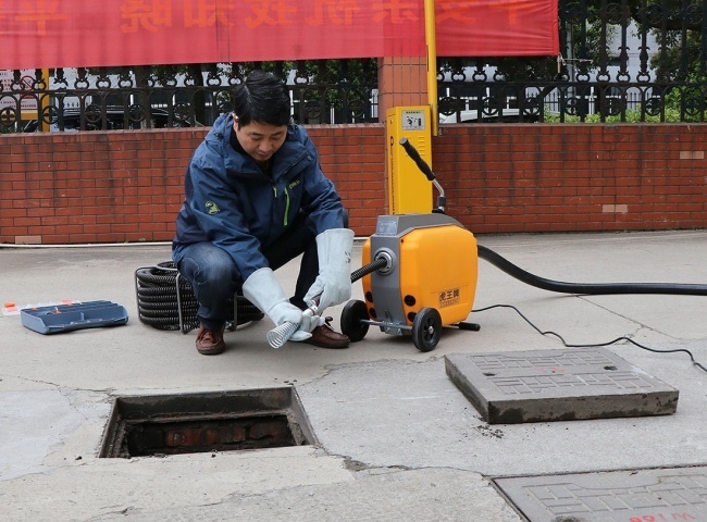 Ưu điểm th&ocirc;ng cống nghẹt quận 12 tiện lợi